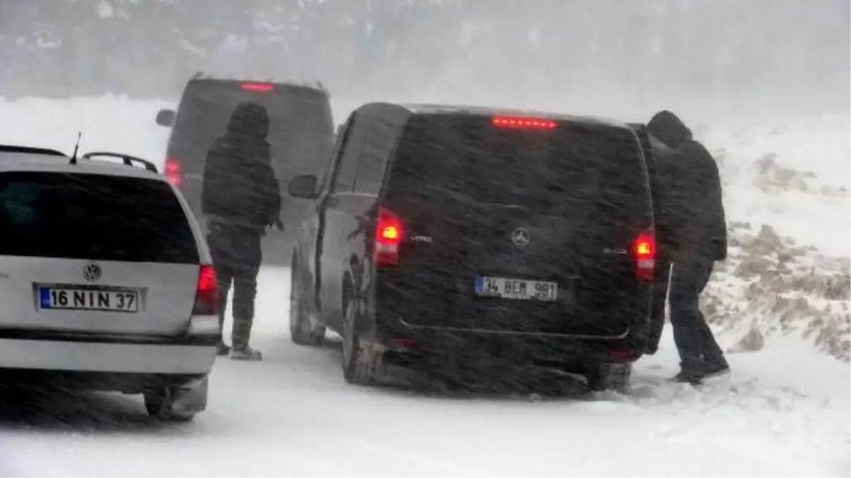 Uludağ Yolunda Tipi Ve Sis; Araçlar Yolda Kaldı