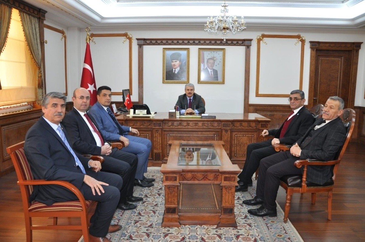 Vali Akın\'a CHP ve İyi Parti Teşkilatları Ortak Ziyaret Yaptı
