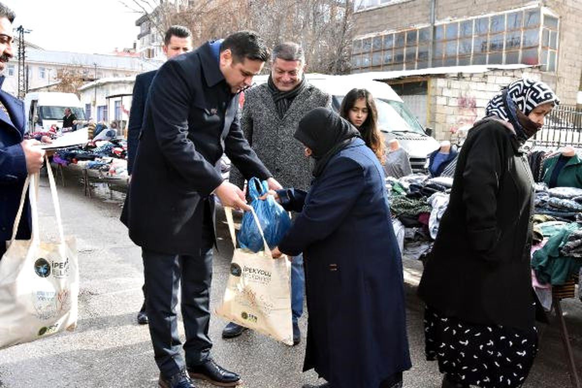 Van\'da Vatandaşlara 30 Bin Bez Torba Dağıtıldı