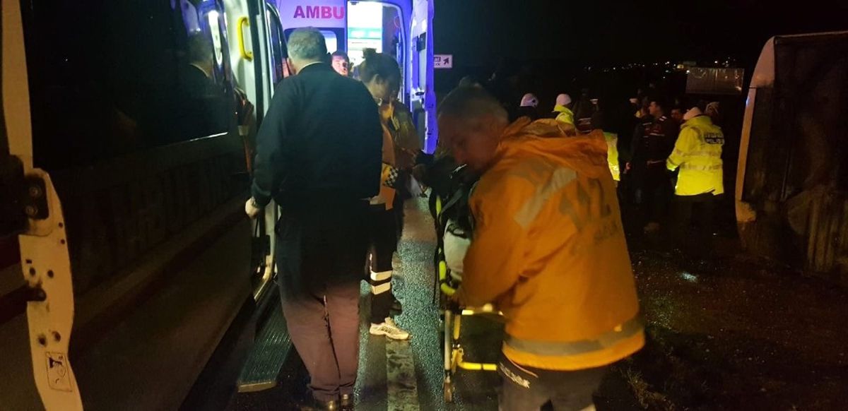 Yalova\'da Yolcu Otobüsü Devrildi: 11 Yaralı