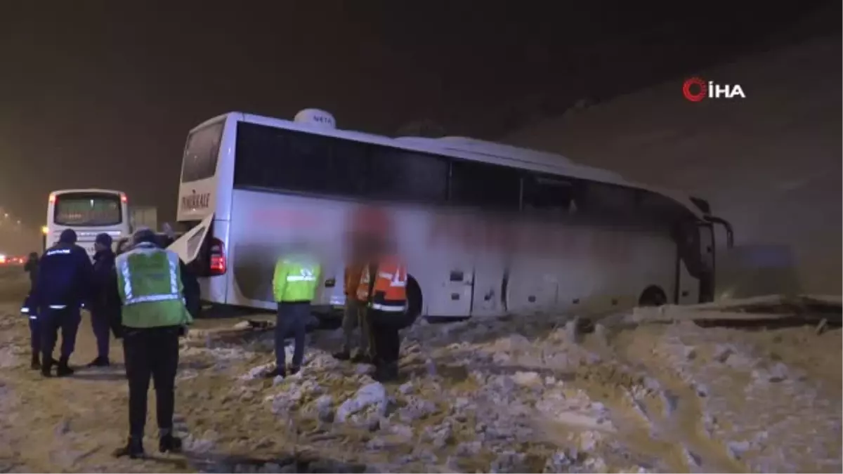 Yoğun Kar Tem Otoyolunda Hayatı Felç Etti, Çok Sayıda Kaza Meydana Geldi