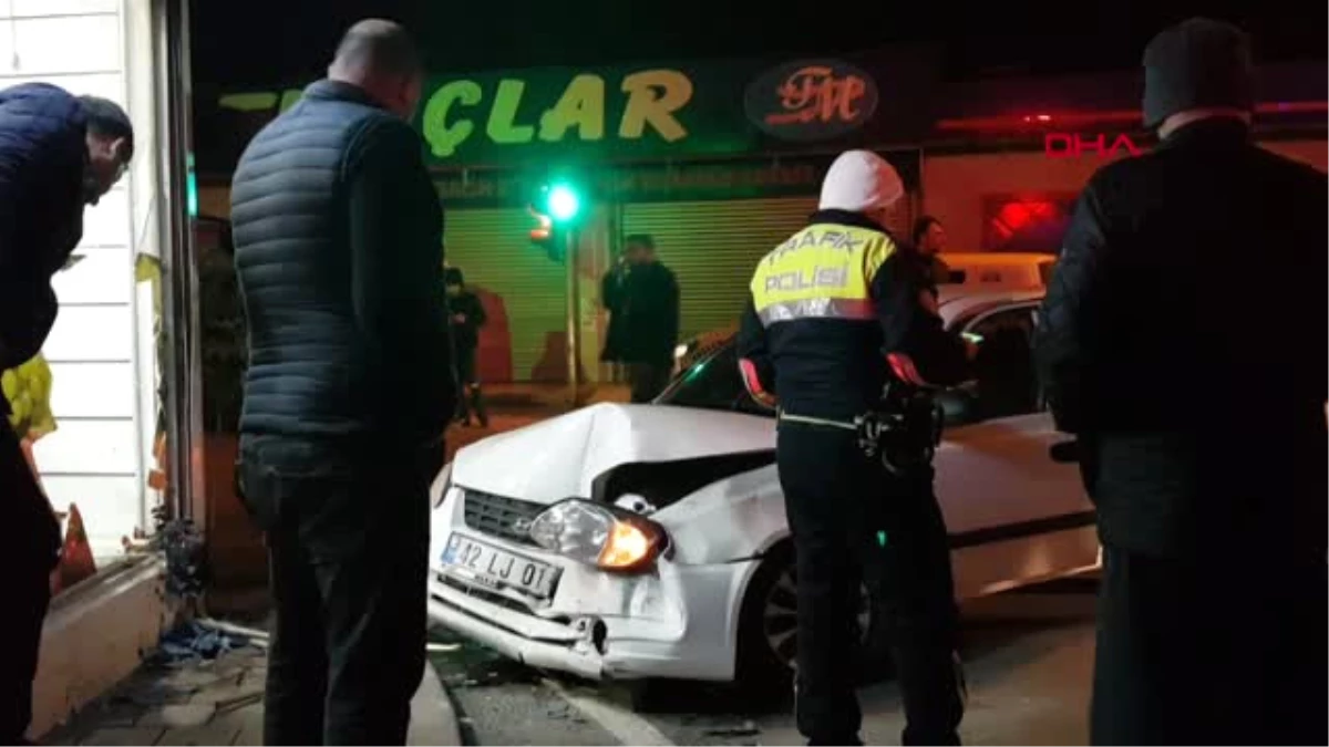 Adana Manav Dükkanına Giren Sürücü, Otomobili Bırakıp Kaçtı