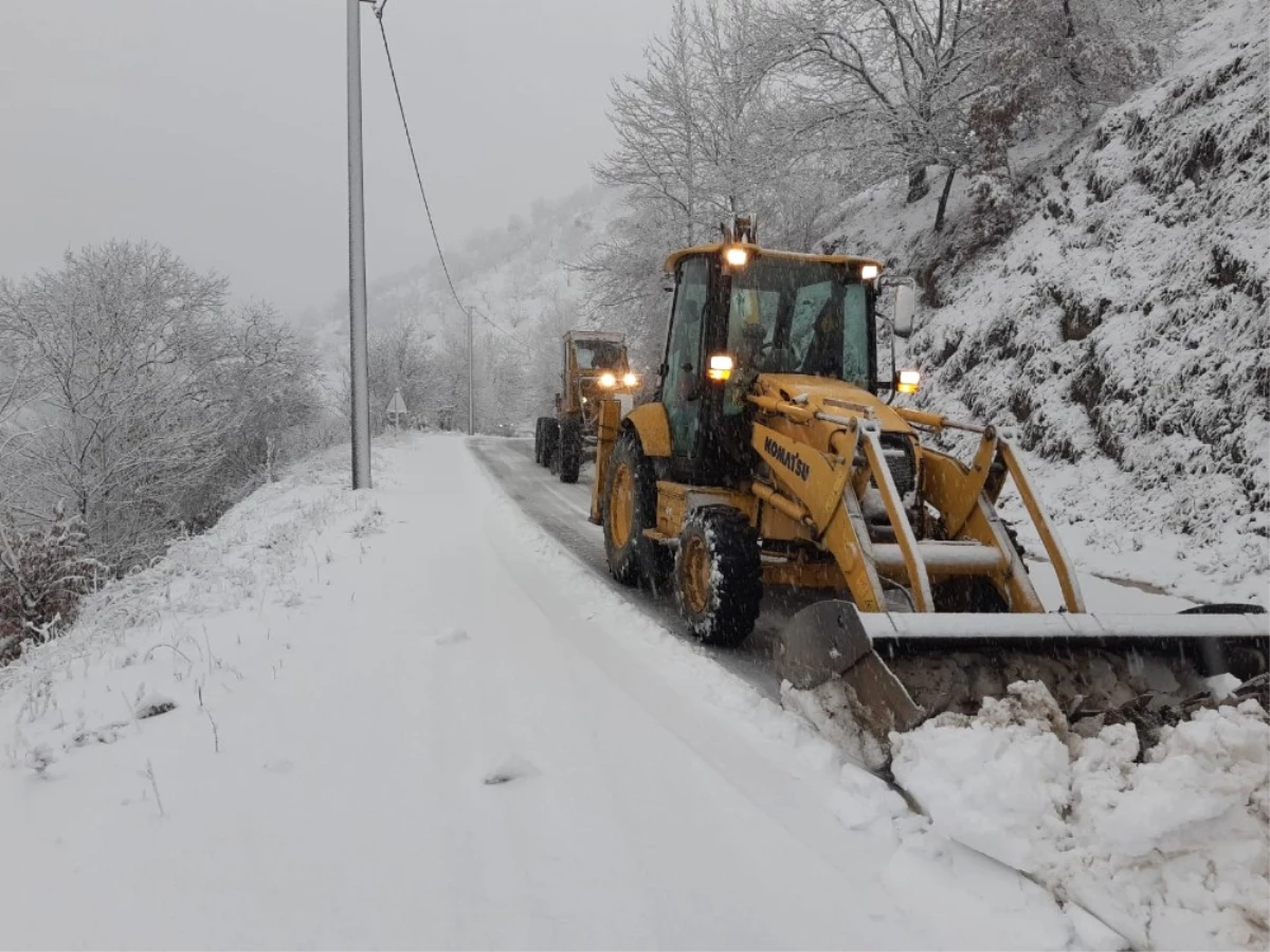 Aydın\'da Kar Yağışı Sonrası Kapanan Yollar Açıldı