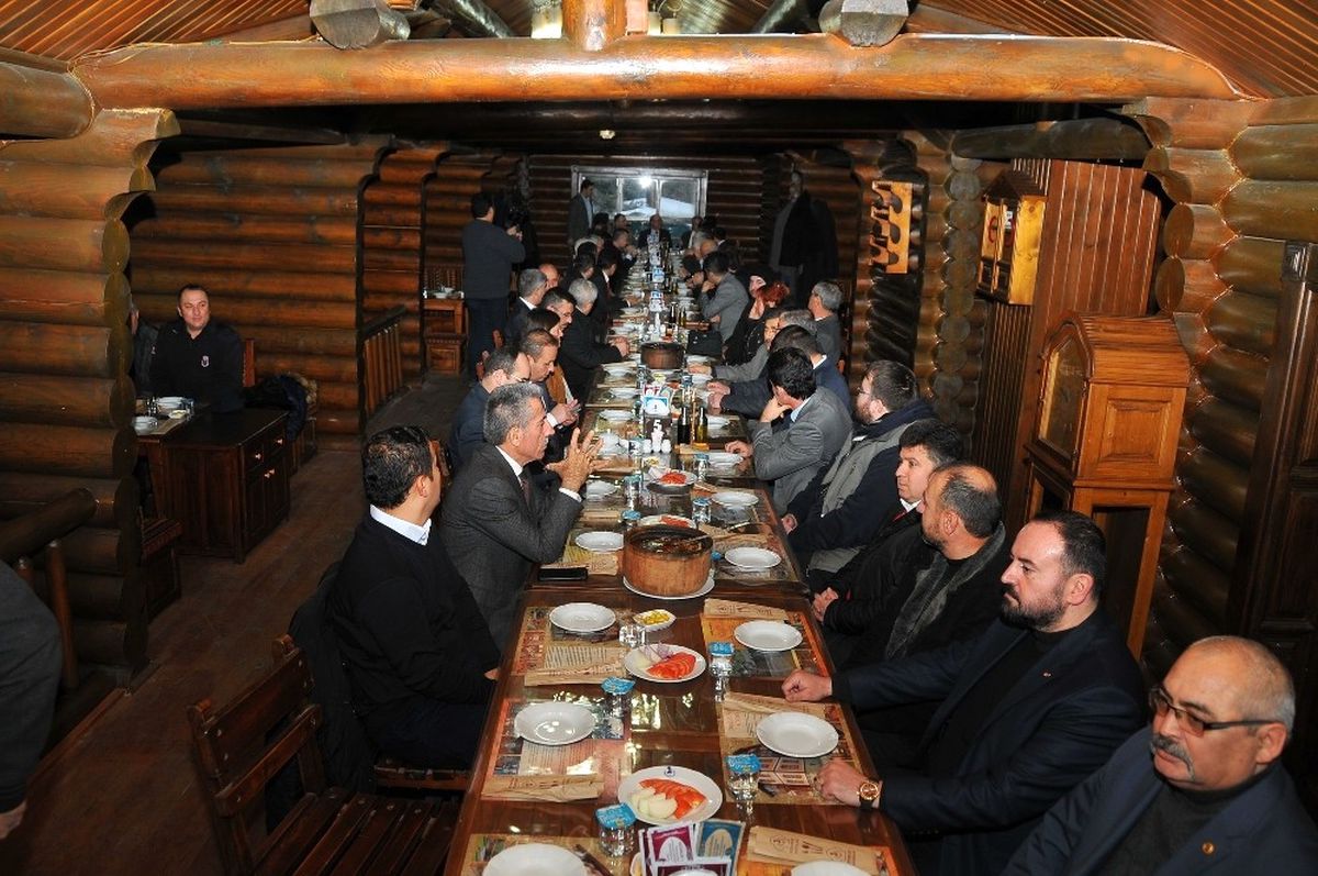 Başkan Akkaya\'dan Protokole Herse İkramı