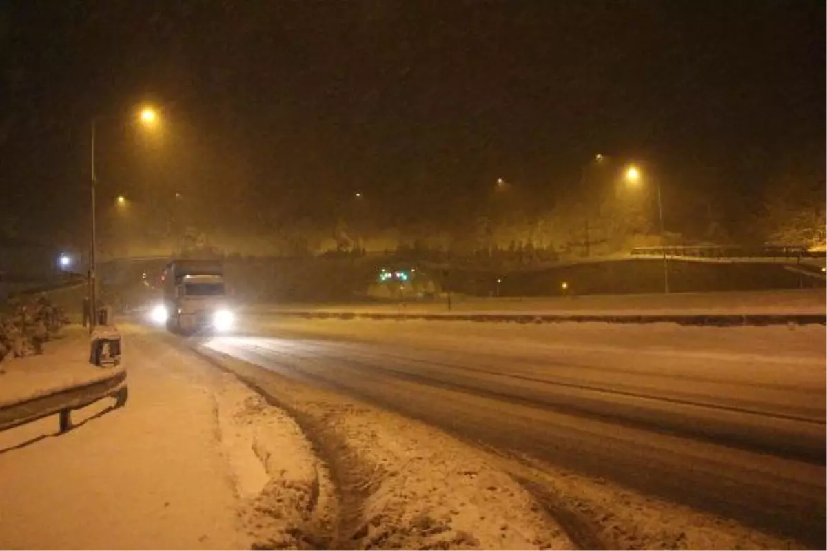 Bolu Dağı Geçişi Tır ve Kamyonlara Kapatıldı