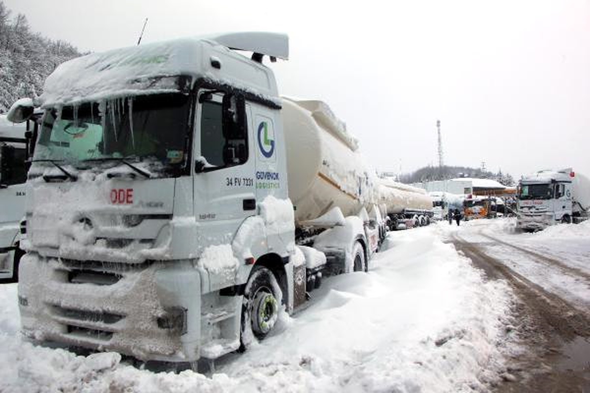 Bolu Dağı\'nda Çok Sayıda Tanker Bekliyor