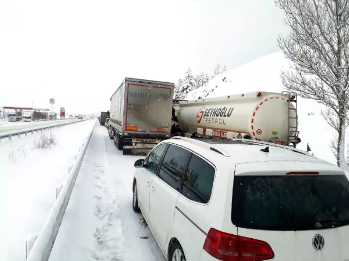 Bolu Dağı\'nda Çok Sayıda Tanker Bekliyor (2)