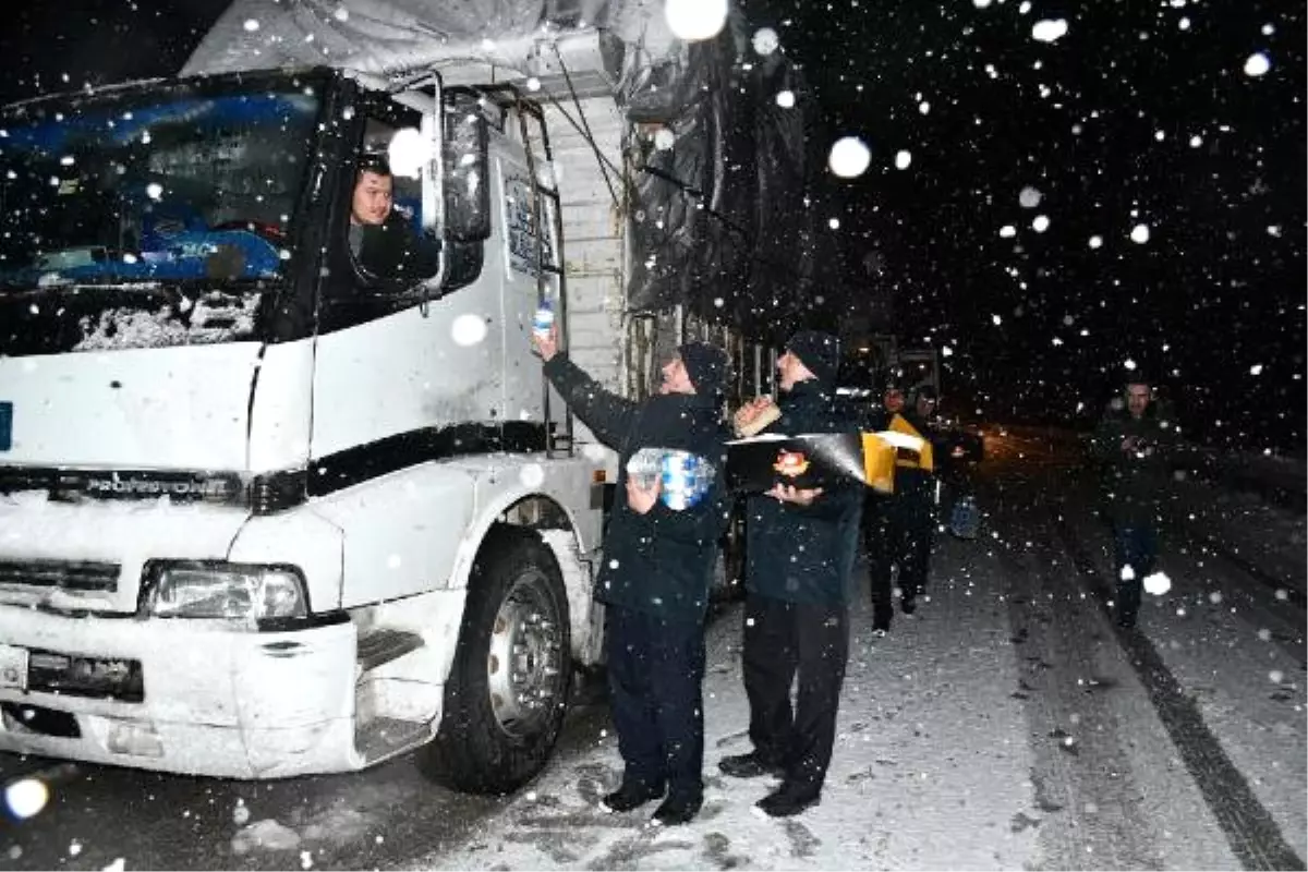 Bursa\'da Kar Yağışı Ulaşımı Olumsuz Etkiledi