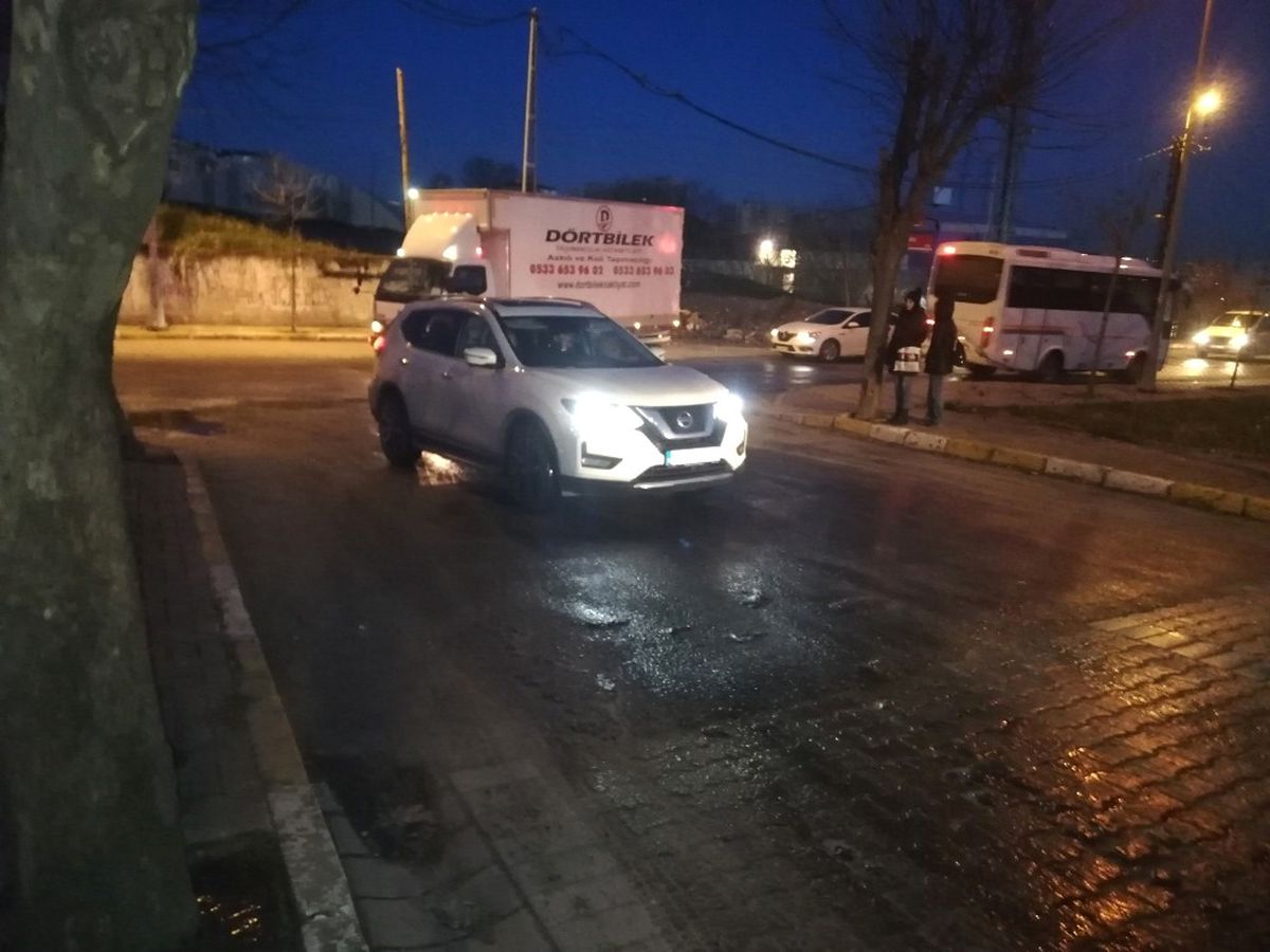 Buzlanan Yolda Sürücülerin İmtihanı