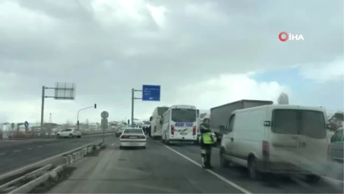 Erzurum - Ağrı Karayolu Tipi Nedeniyle Trafiğe Kapatıldı