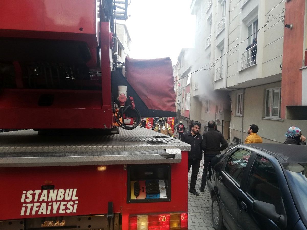 Esenyurt\'ta Binada Yangın: 10 Kişi Kurtarıldı