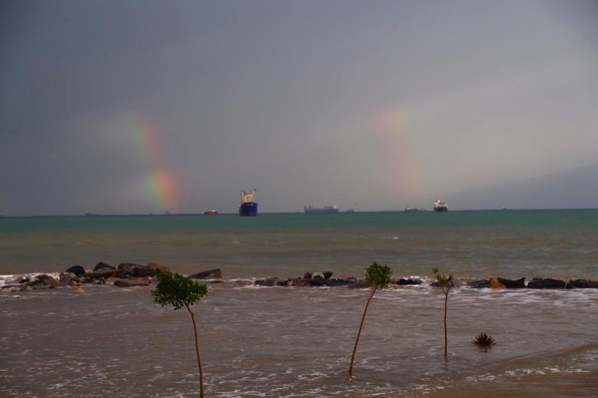 İskenderun\'da Deniz Taştı