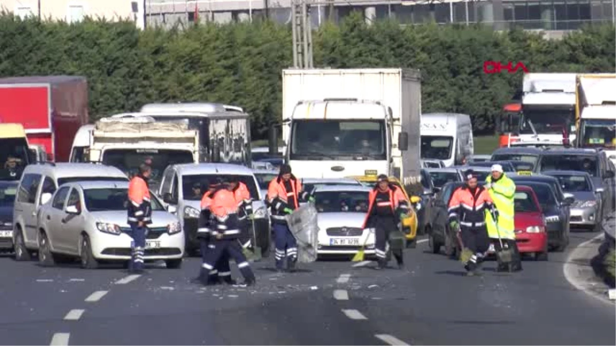 İstanbul- Basın Ekspres\'te Zincirleme Kaza, Trafik Yoğunluğu Oluşturdu
