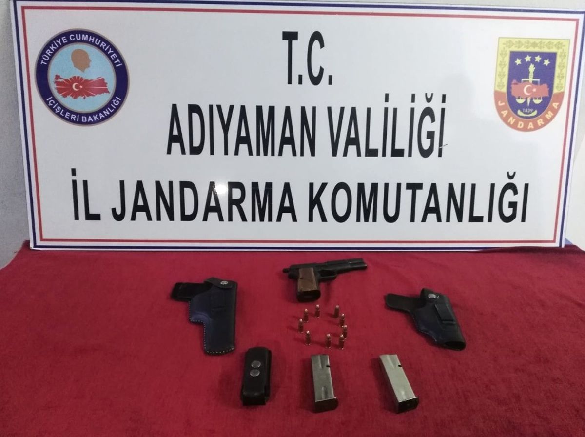 Jandarma Ruhsatsız Tabanca Ele Geçirdi