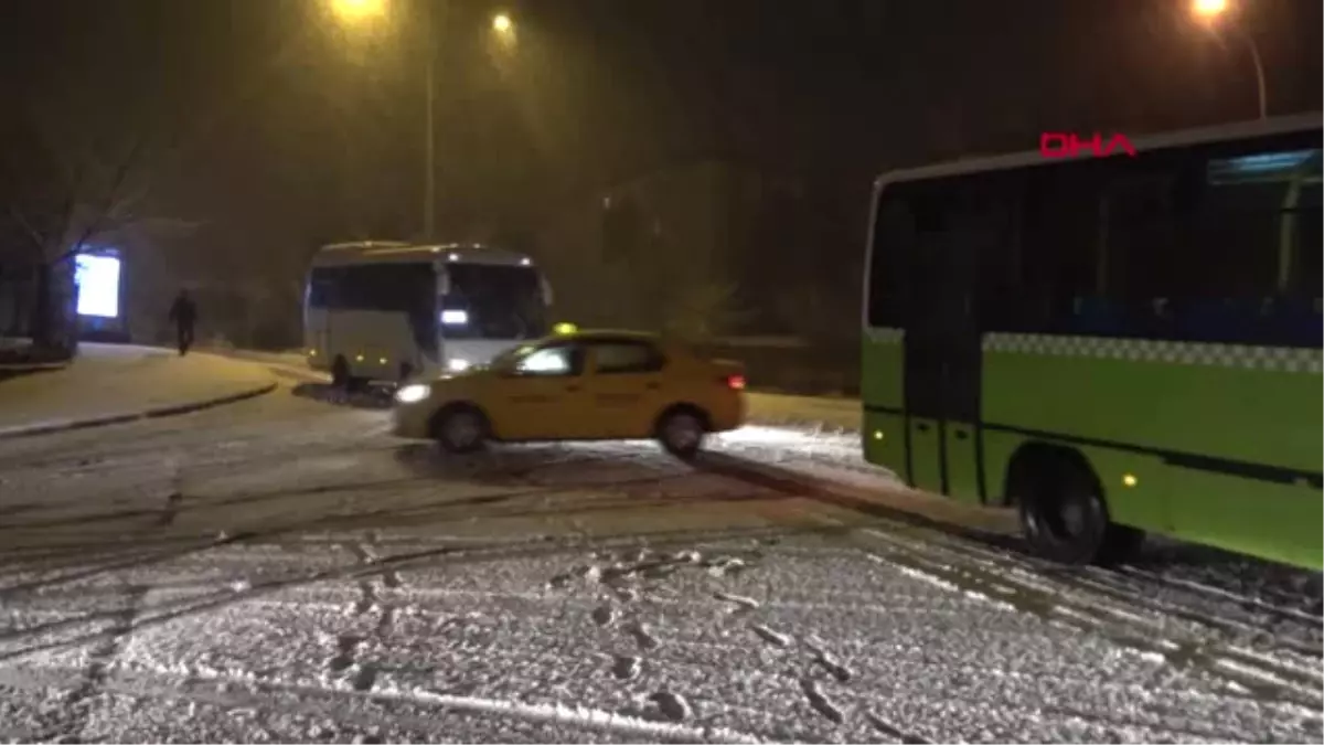 Kocaeli Okullar Tatil Olunca, Gece Yarısı Kartopu Oynadılar