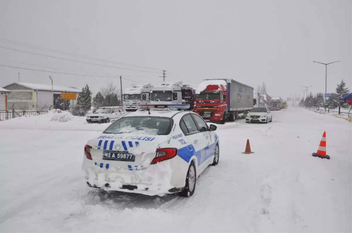 Konya-Antalya Karayolu Trafiğe Kapandı