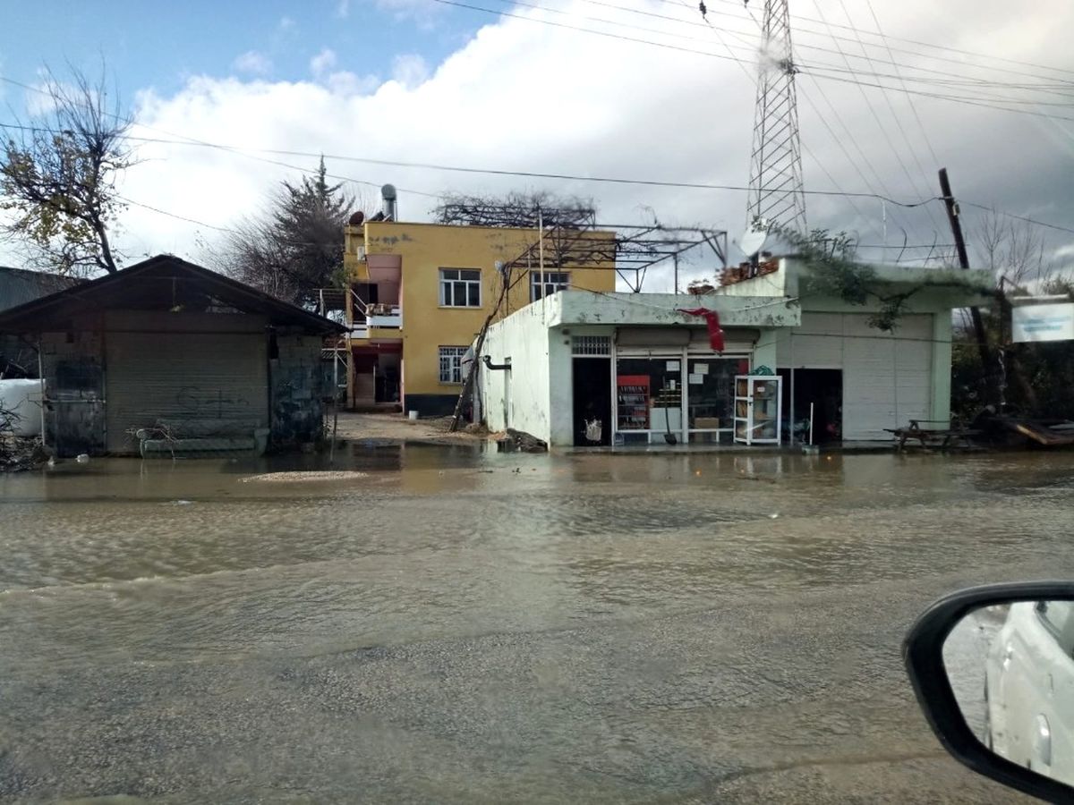 Kozan\'da Aşırı Yağış Sele Neden Oldu