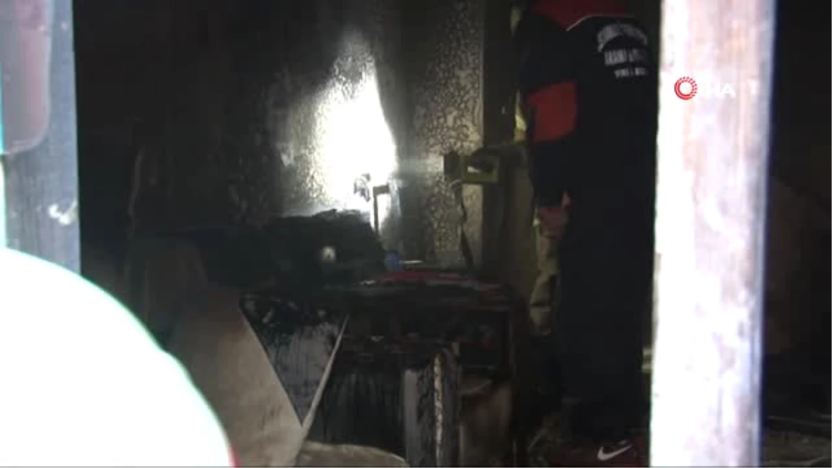 Maltepe\'de Çıkan Yangında 4 Çocuk 1 Kadın Binada Mahsur Kaldı