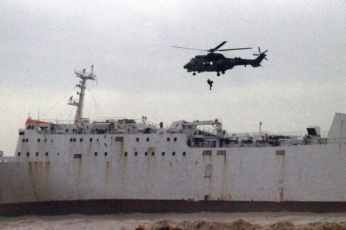 Mersin\'de Karaya Oturan Gemide Nefes Kesen Kurtarma Operasyonu