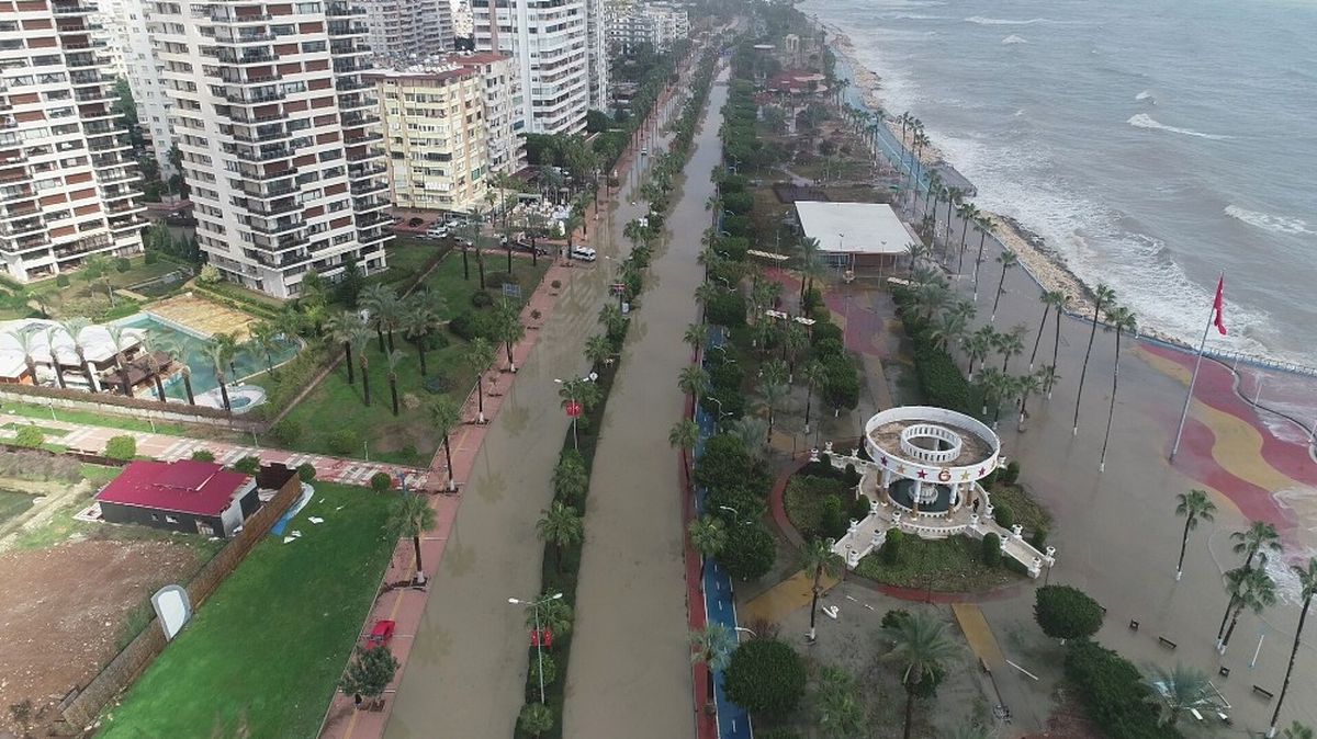 Mersin\'deki Afet Havadan Görüntülendi