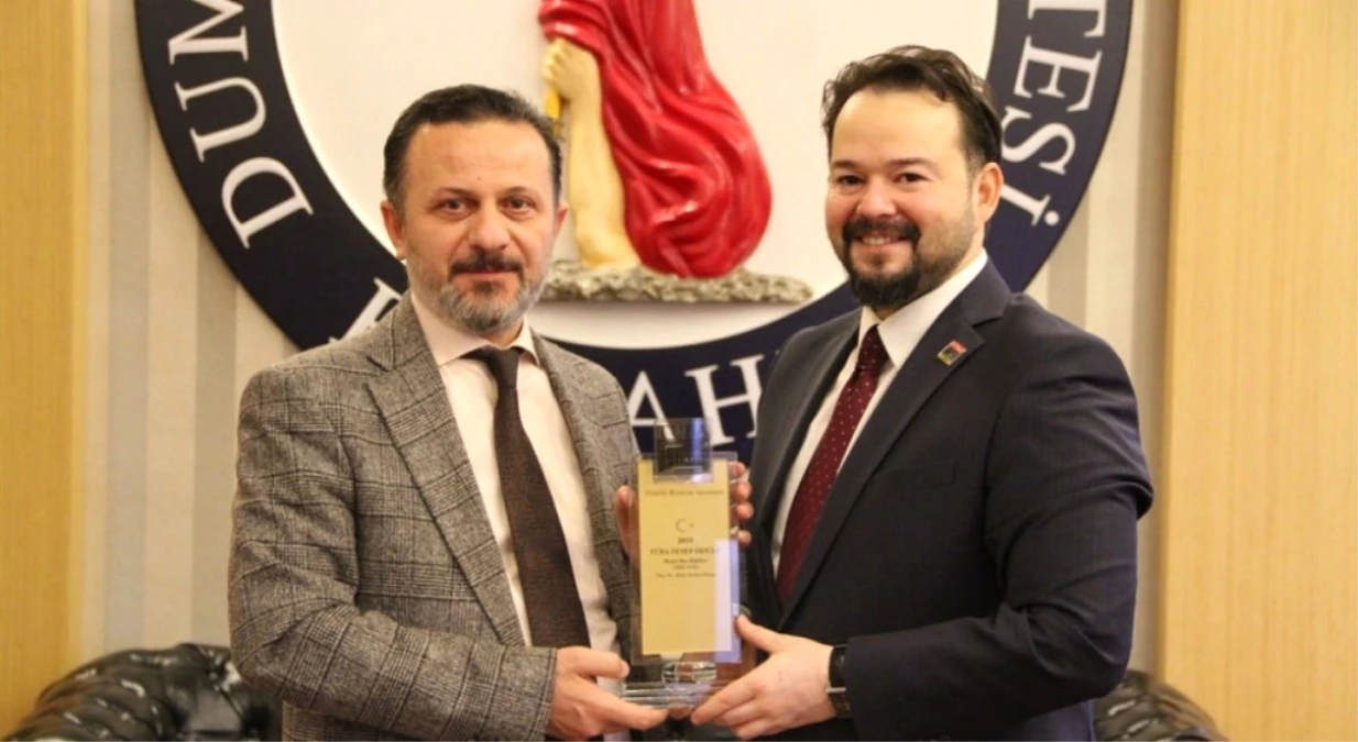 Ödüllü Yazar Özcan\'dan Rektör Gören\'e Ziyaret