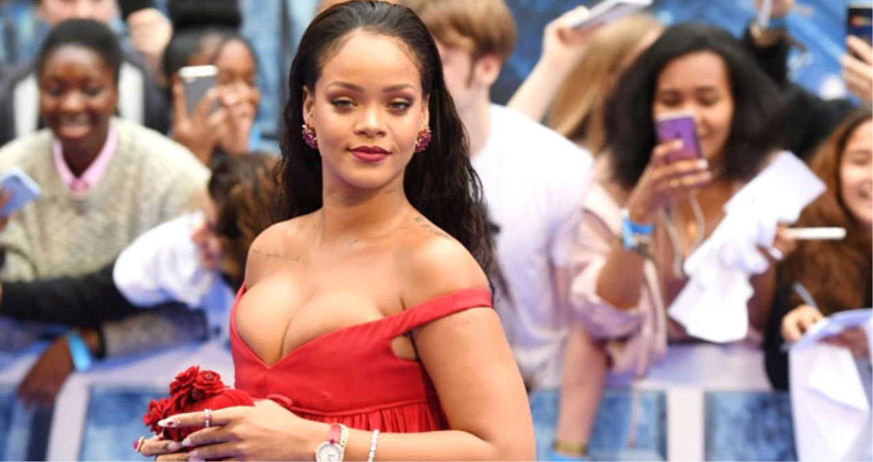 Rihanna, Kozmetik Markasına Verdiği Adı Kullanan Babasını Mahkemeye Verdi