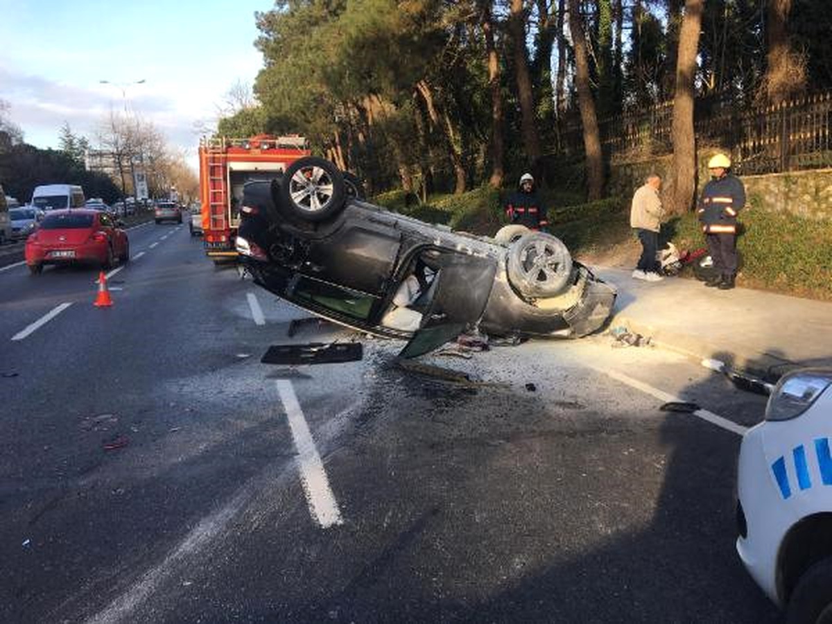 Sarıyer\'de Otomobil Ambulansa Çarptı: 2 Yaralı (1)