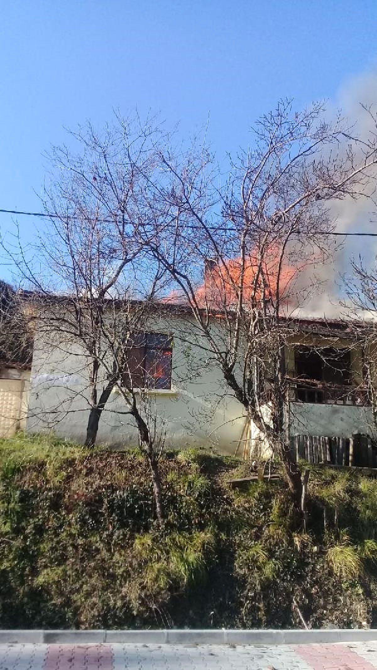 Şile\'nin Tek Katlı Ev Alev Alev Yandı