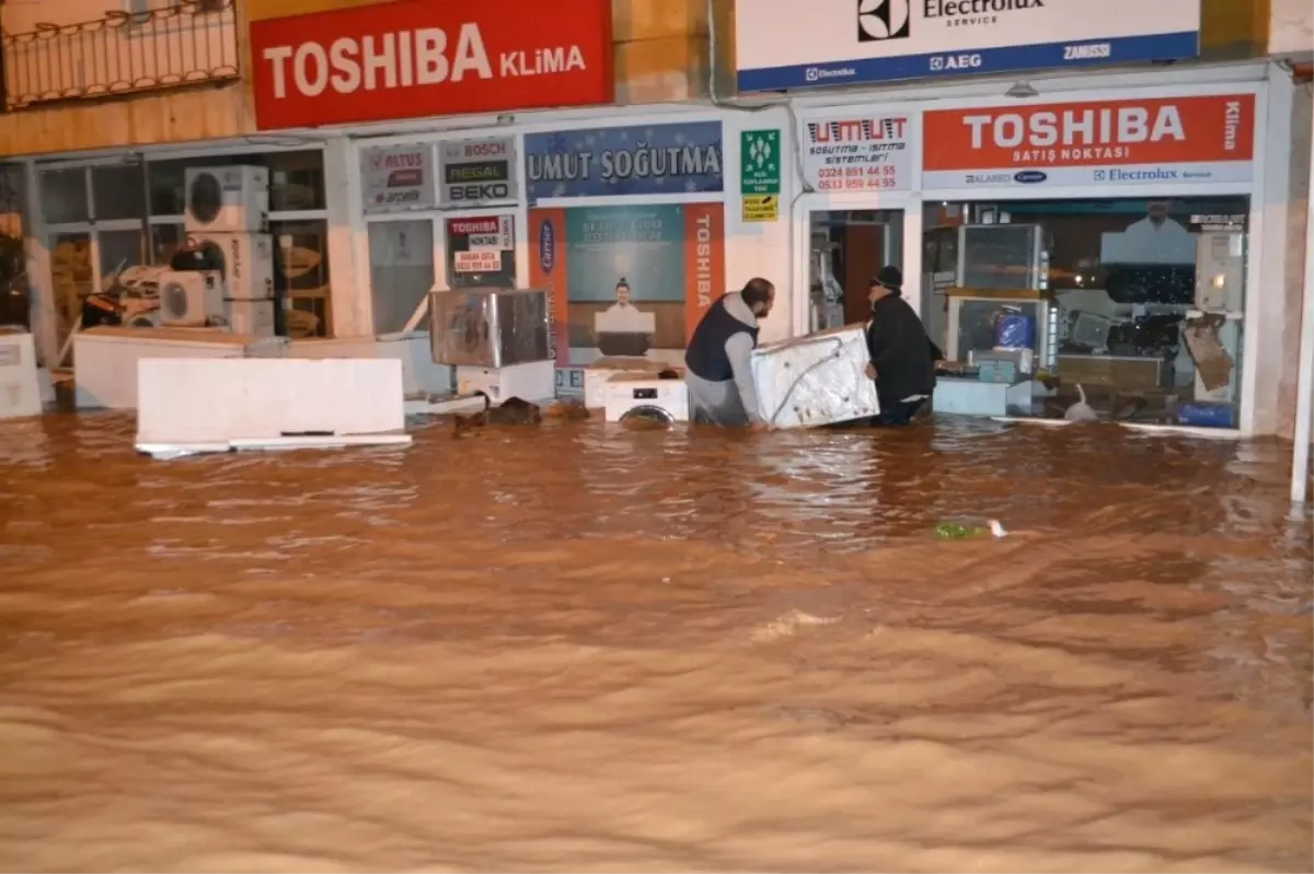 Sini Çayı Taştı Ev ve İşyerleri Sular Altında Kaldı