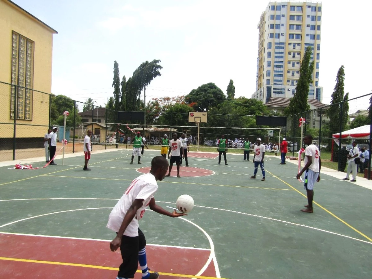 Tika\'dan Tanzanyalı Öğrencilere Spor Tesisi