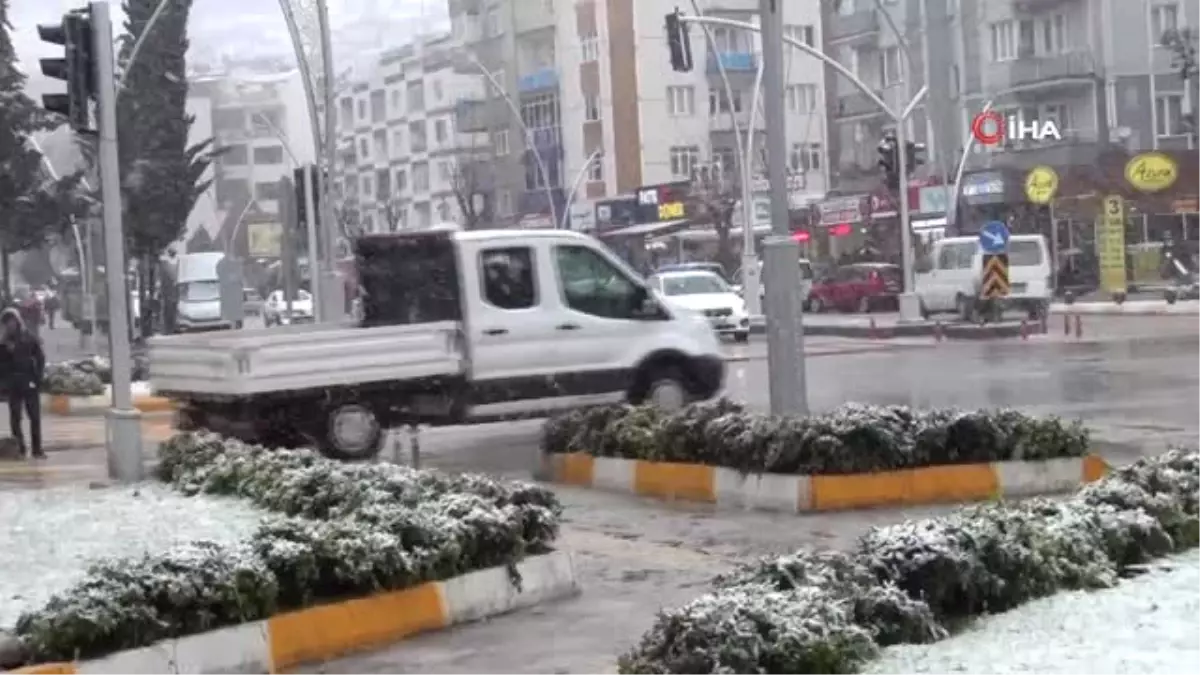 Tokat Beyaza Büründü, Vatandaş Kar Yağışını Sevinçle Karşıladı