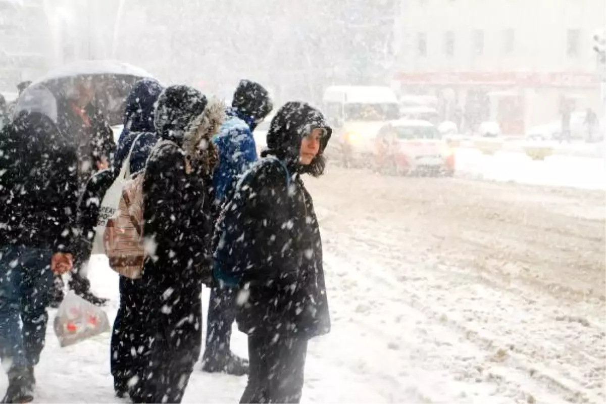 Tokat\'ta Kar Yağışı Ulaşımı Aksattı (2)