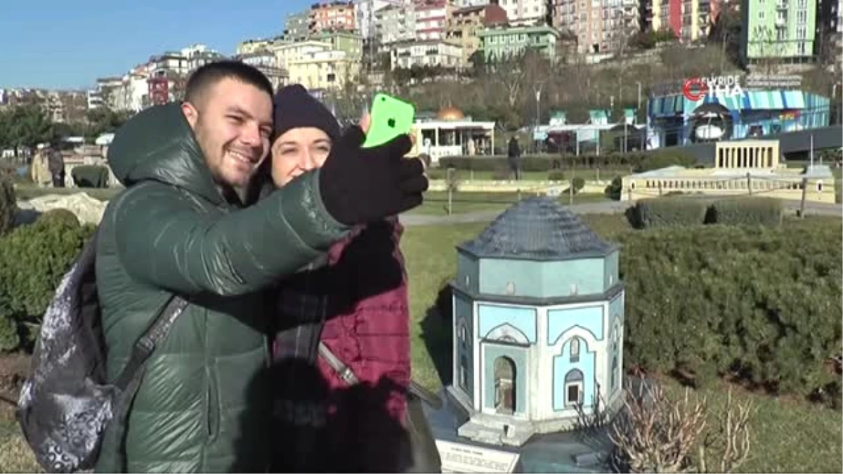 Tüm Dünyada Kutlanan \'Müzede Selfie Günü\' Etkinliğinde Vatandaşlar Bol Bol Selfie Çekti