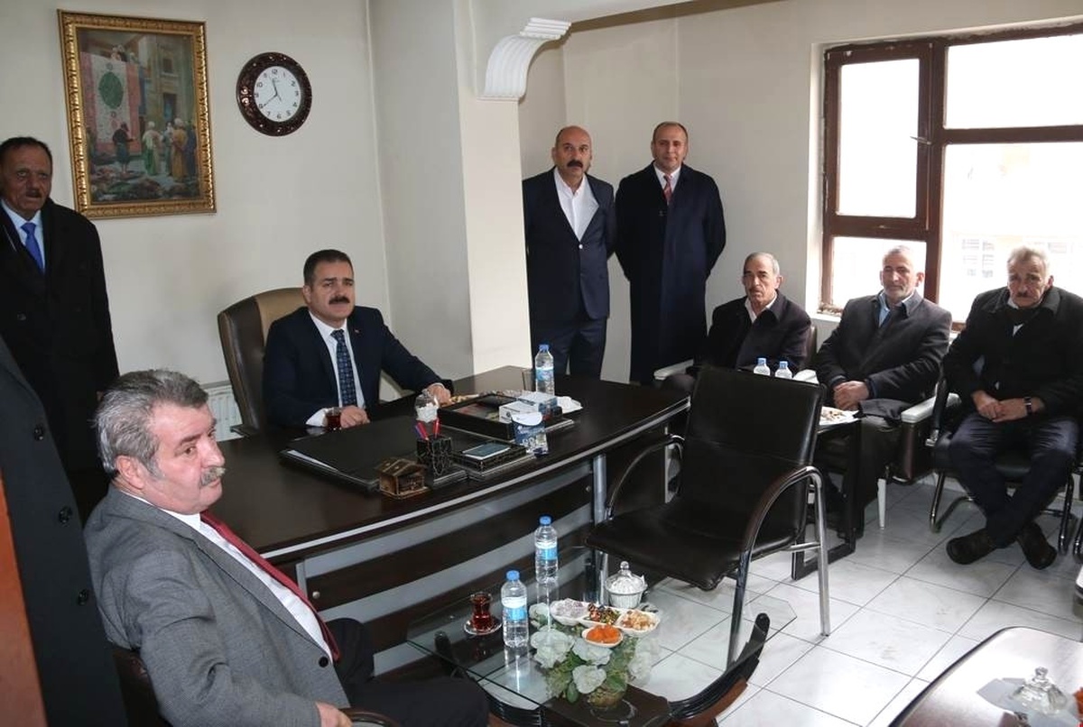 Vali Akbıyık\'tan Kanaat Önderi Pirozbeyoğlu\'na Ziyaret
