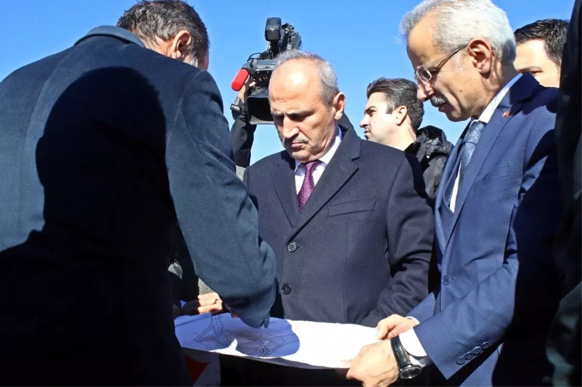 Bakan Turhan\'dan Antalya-İzmir Arası Hızlı Tren ve Otoyol Müjdesi