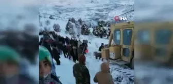 Çığ Altında Kalan Bir Kişiyi Arama Çalışmaları Sürüyor