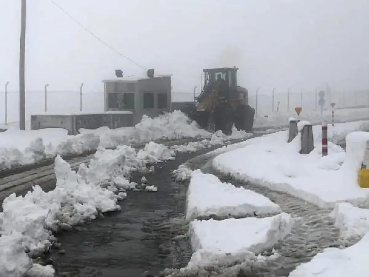 Elazığ\'da 249 Köy Yolu Kardan Kapandı