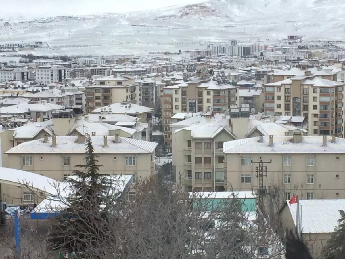 Elazığ\'ın Karakoçan İlçesinde Okullar Tatil Edildi