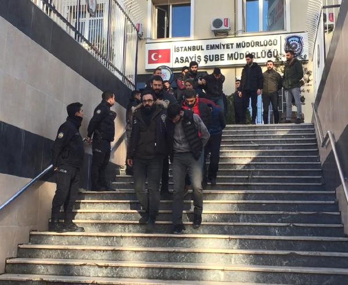 Eminönü\'nde Hanlardaki Dükkanları "Restorasyona Geldik" Diyerek Soymuşlar