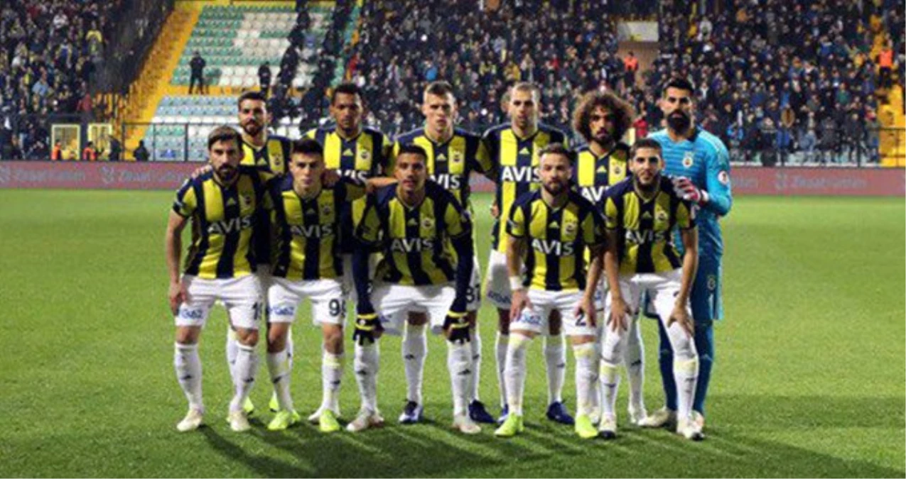 Fenerbahçeli Taraftarlar, Islam Slimani ve Yassine Benzia\'yı Islıkladı