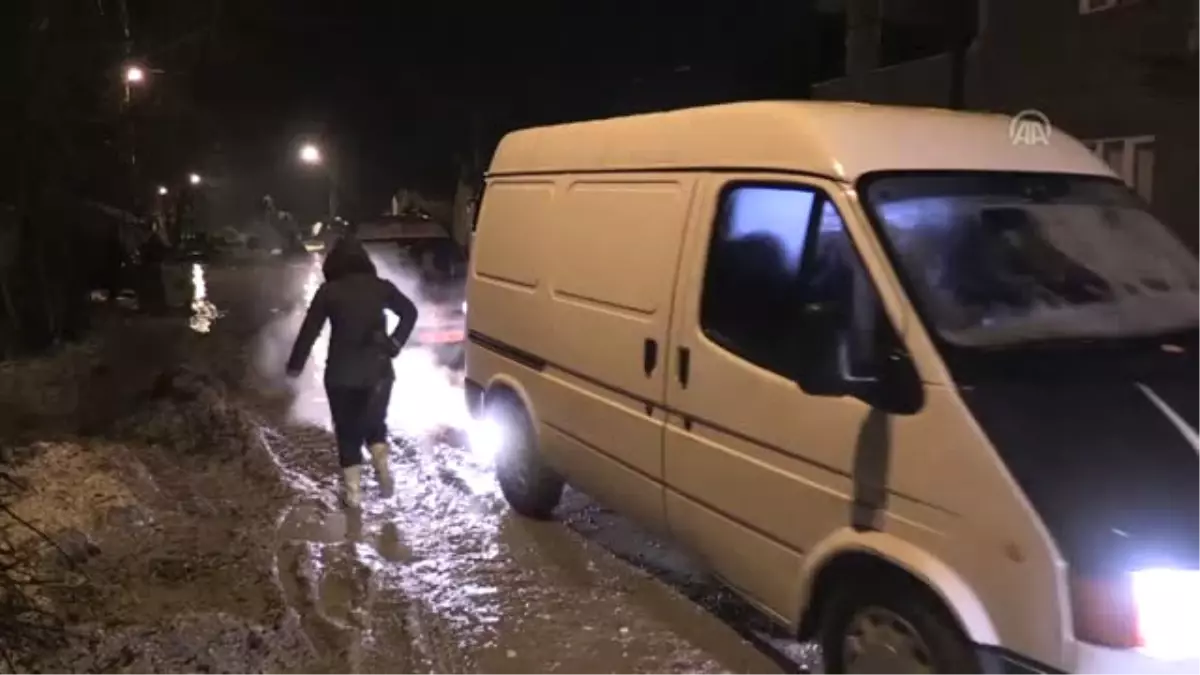 Hatay\'da Şiddetli Yağış Bentleri Yıktı, Ev ve Ahırları Su Bastı