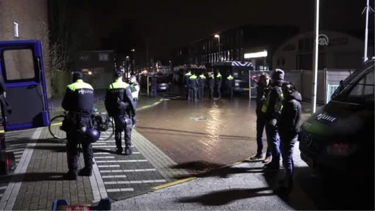 Hollanda\'da Cami Önünde Provokatif "İslam Karşıtı" Gösteri