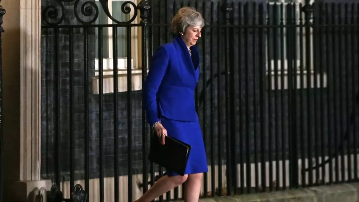 İngiltere Basını: May Güvenoyu Aldı Ama Hala Brexit Çıkmazında