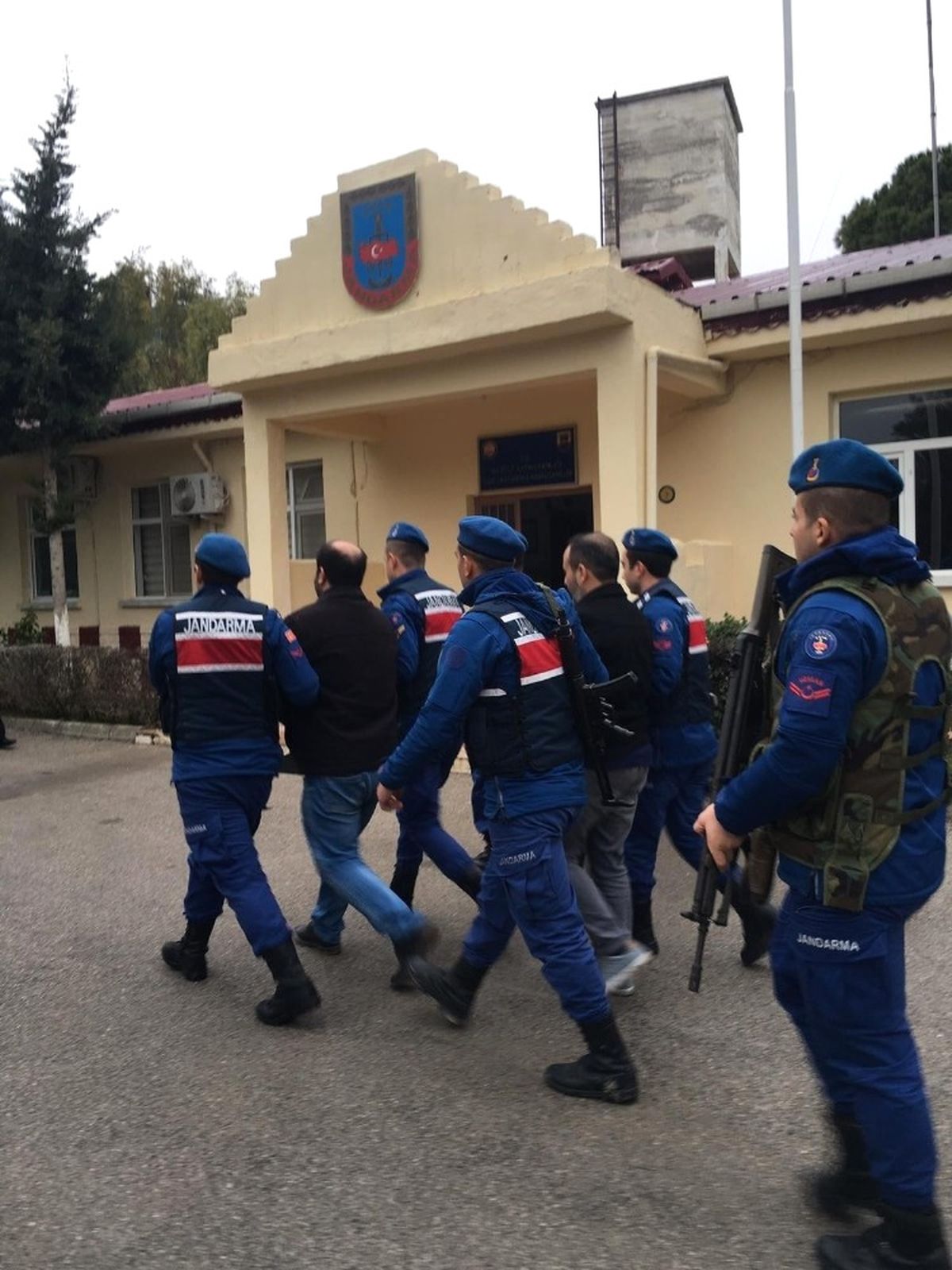 Jandarma Çeşitli Suçlardan Aranan 13 Kişiyi Yakaladı