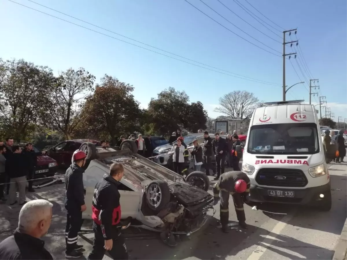 Kaza Yapan Araçlardan Biri Ters Döndü: 2 Yaralı