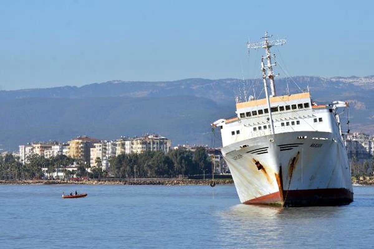 Mersin\'de Karaya Oturan Gemide Sızıntı İncelemesi