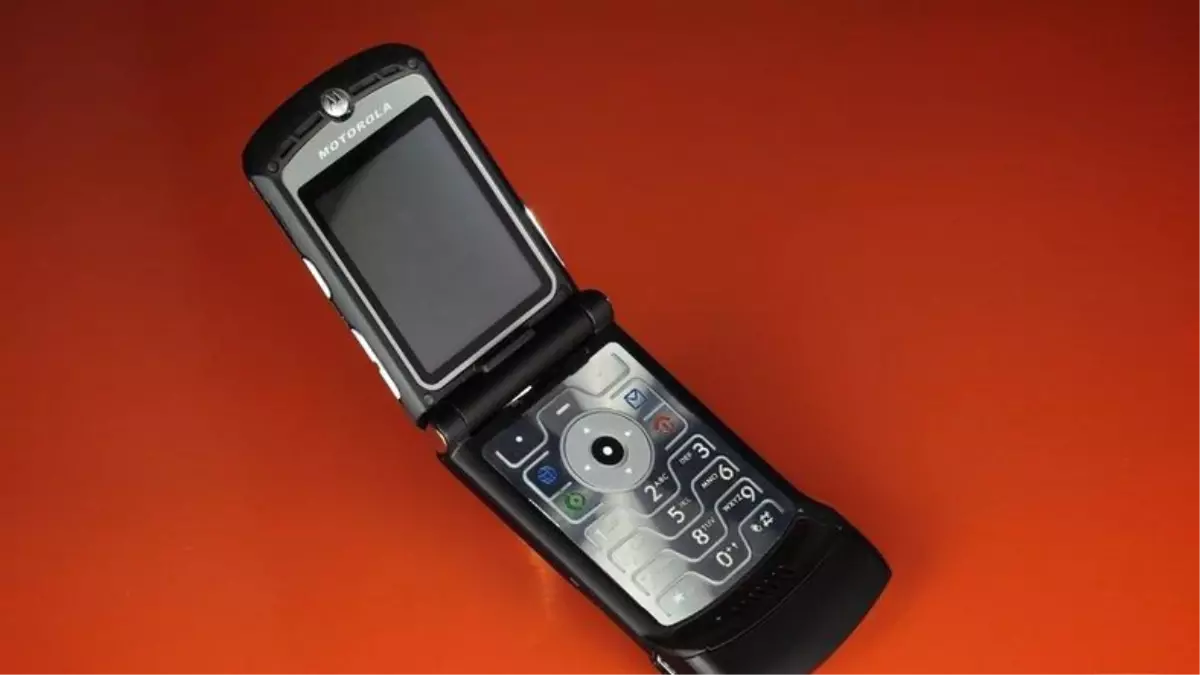 Motorola Razr, 1500 Dolarlık Fiyatıyla Geri Dönüyor (O Nasıl Fiyat?)