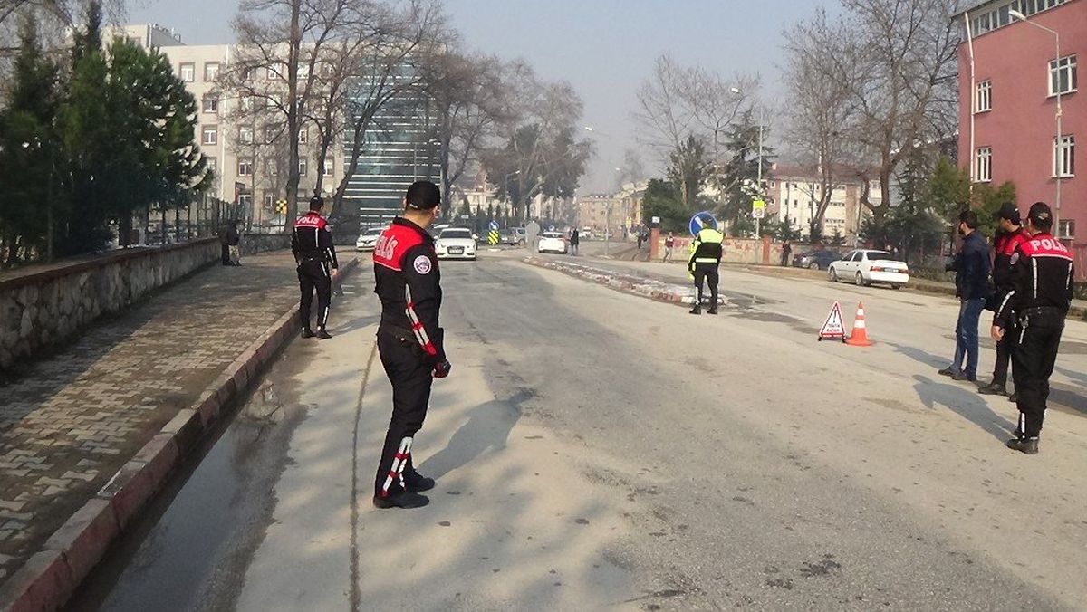 Okullar Bölgesinde Polis Kuş Uçurtmadı