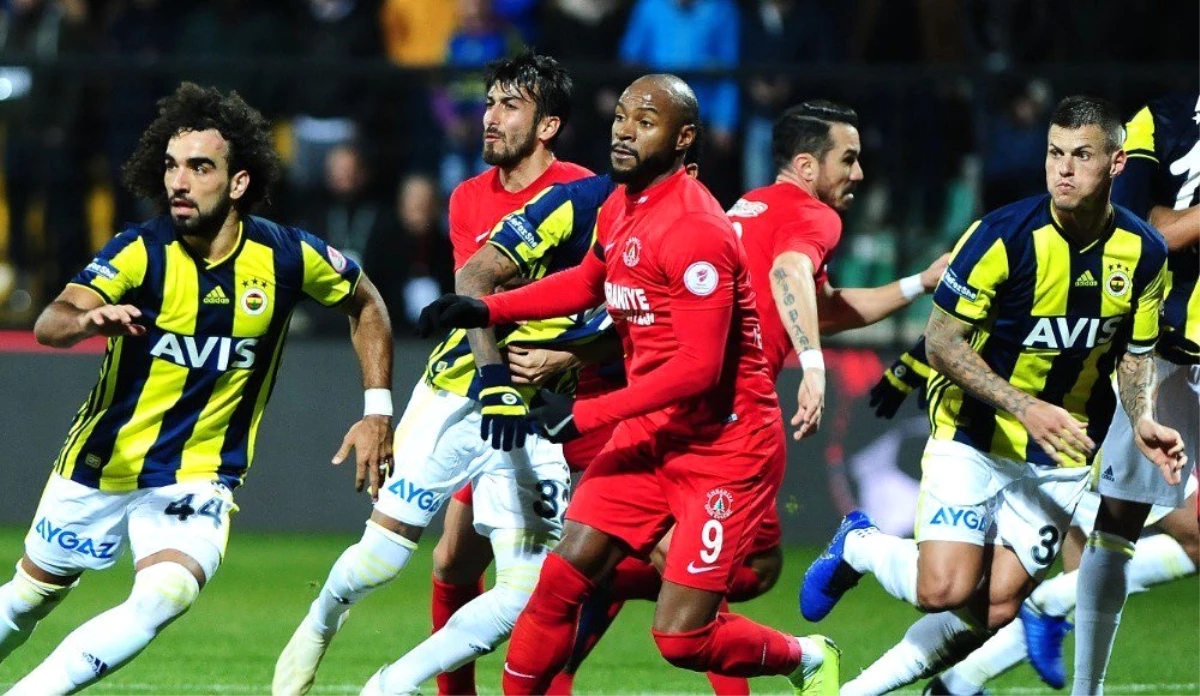 Fenerbahçe, Ziraat Türkiye Kupasında Ümraniyespor\'a 1-0 Yenildi