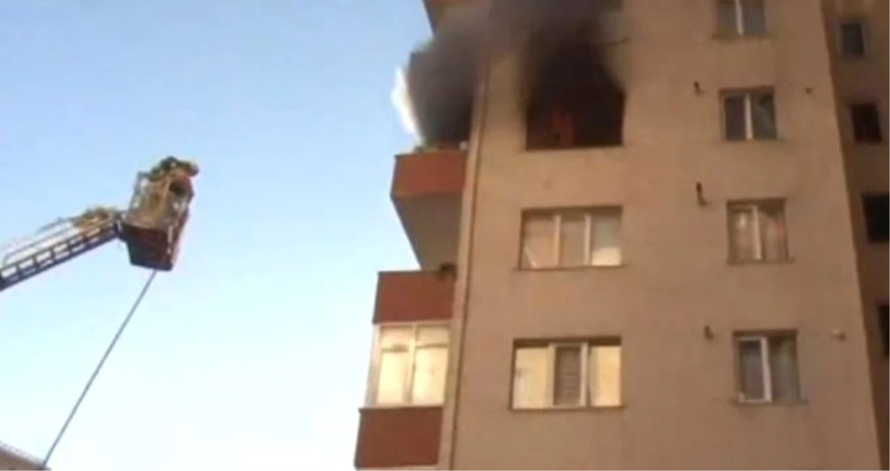 İstanbul\'da 11 Katlı Binada Yangın Paniği! Çok Sayıda Ekip Sevk Edildi